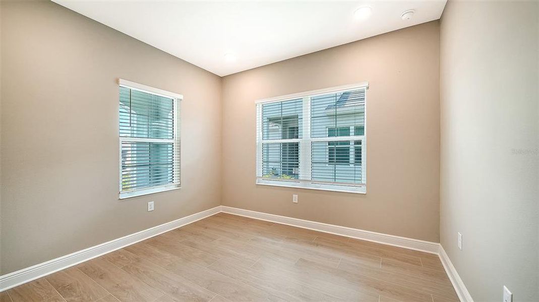 Spacious, unfurnished interior of a new home in Windward, Lakewood Ranch (Image 37).