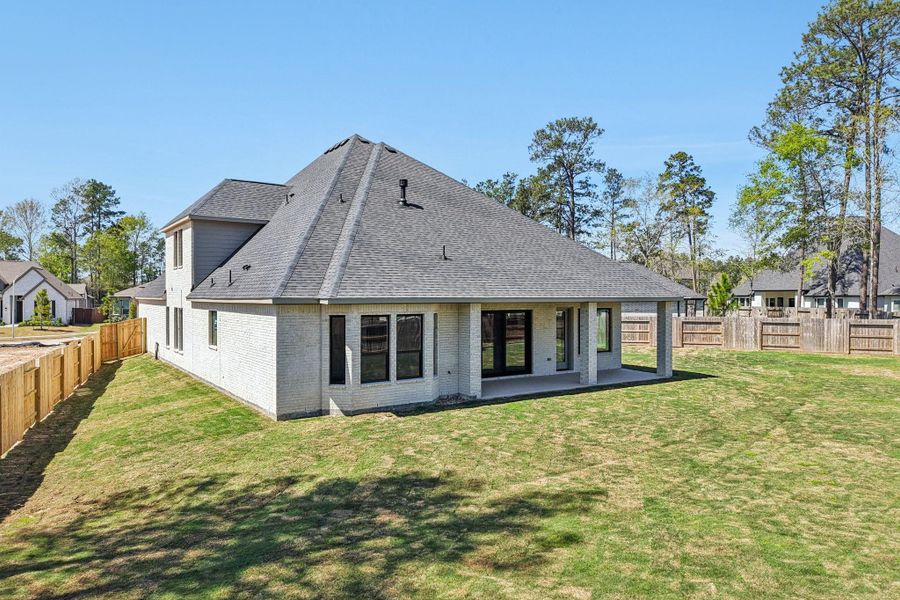 Exterior details and patio area of a home in Evergreen 60', Conroe (Image 3).