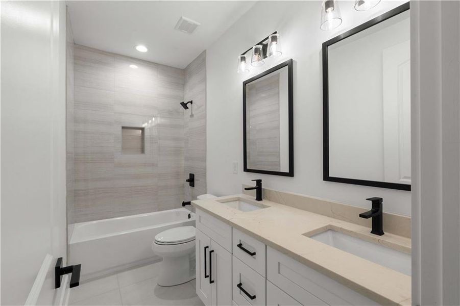 Furnished interior view inside a new home in , Conyers (Image 7).