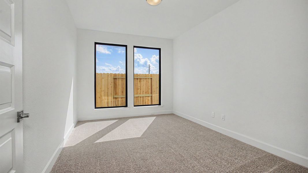 Spacious, unfurnished interior of a new home in Sienna, Missouri City (Image 12).