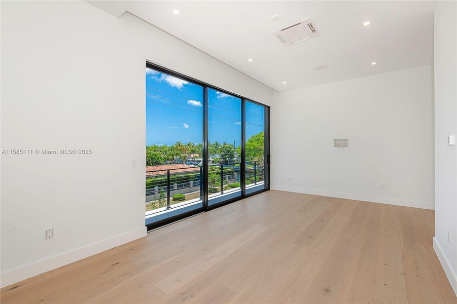 Image 28 of a home in .