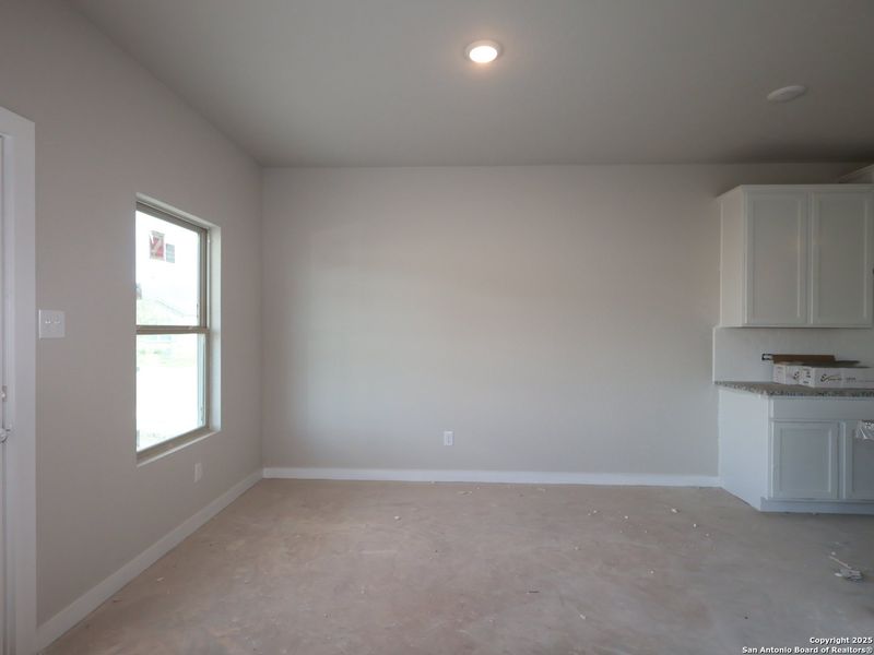 Spacious, unfurnished interior of a new home in Cinco Lakes, San Antonio (Image 16).
