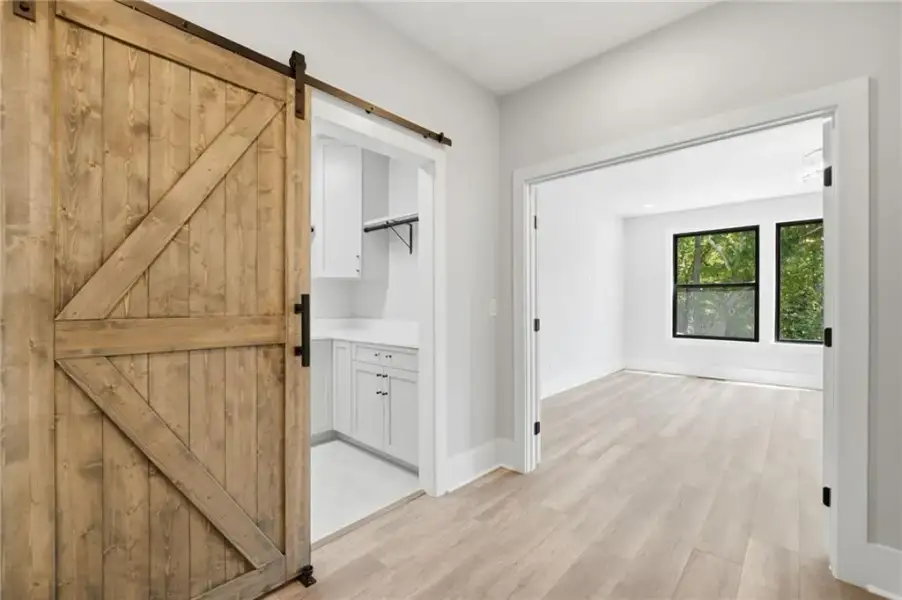 Spacious, unfurnished interior of a new home in , Roswell (Image 26).
