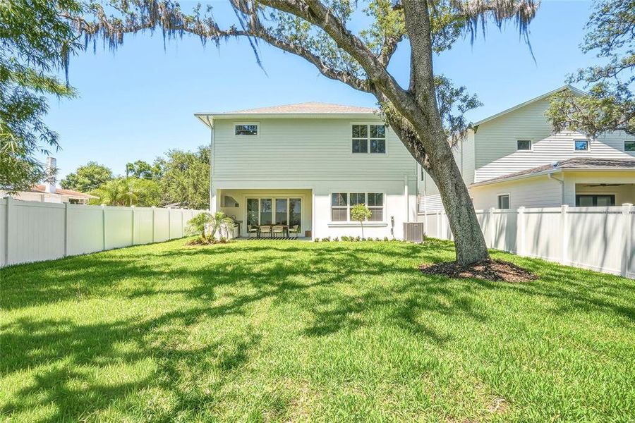 Exterior details and patio area of a home in , Tampa (Image 27).