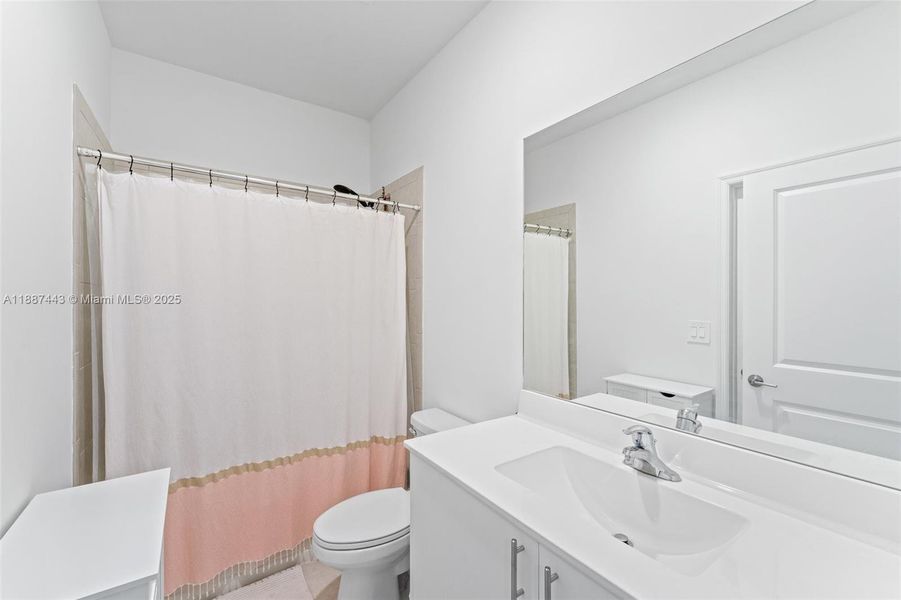 Furnished interior view inside a new home in , Homestead (Image 13).