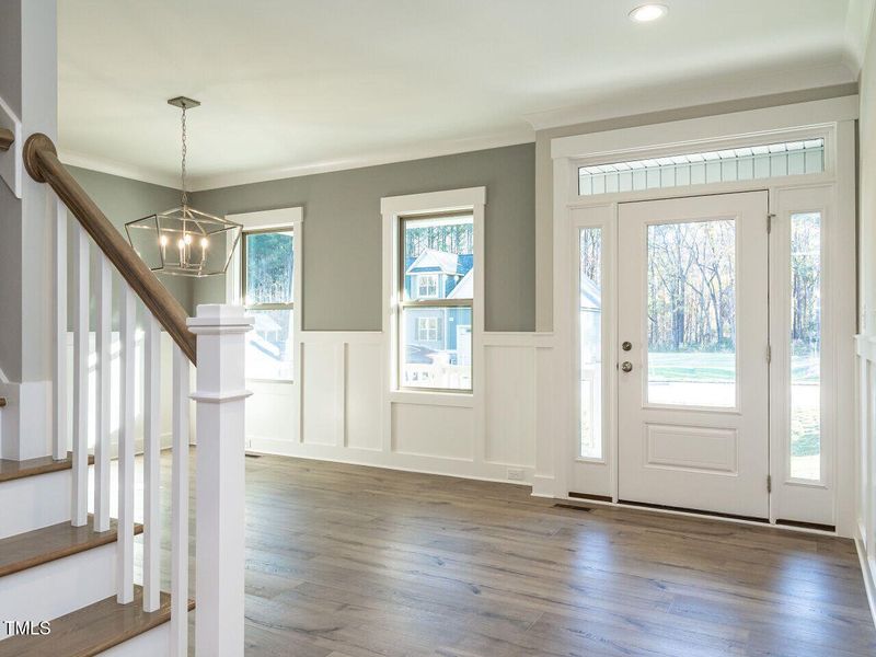 003-1280x960-entry-foyer