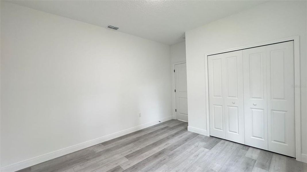 Spacious, unfurnished interior of a new home in , Citrus Springs (Image 12).