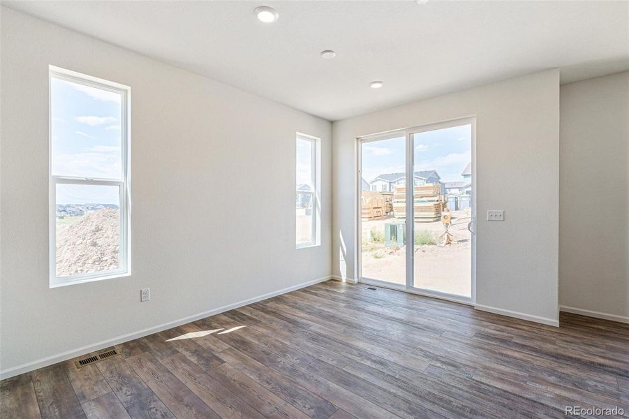 Spacious, unfurnished interior of a new home in Turnberry, Commerce City (Image 14).