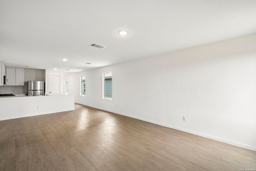 Spacious, unfurnished interior of a new home in , Marion (Image 17).
