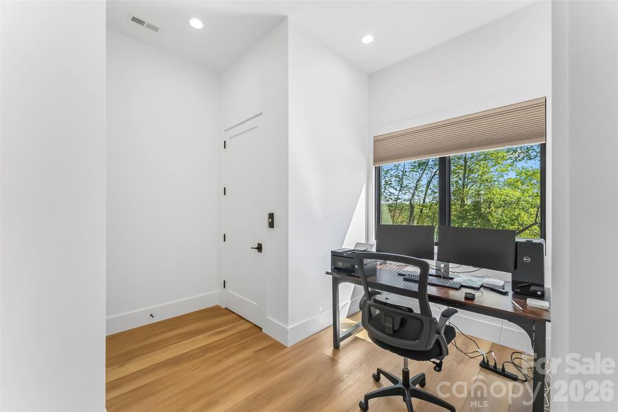 Furnished interior view inside a new home in , Marion (Image 40).