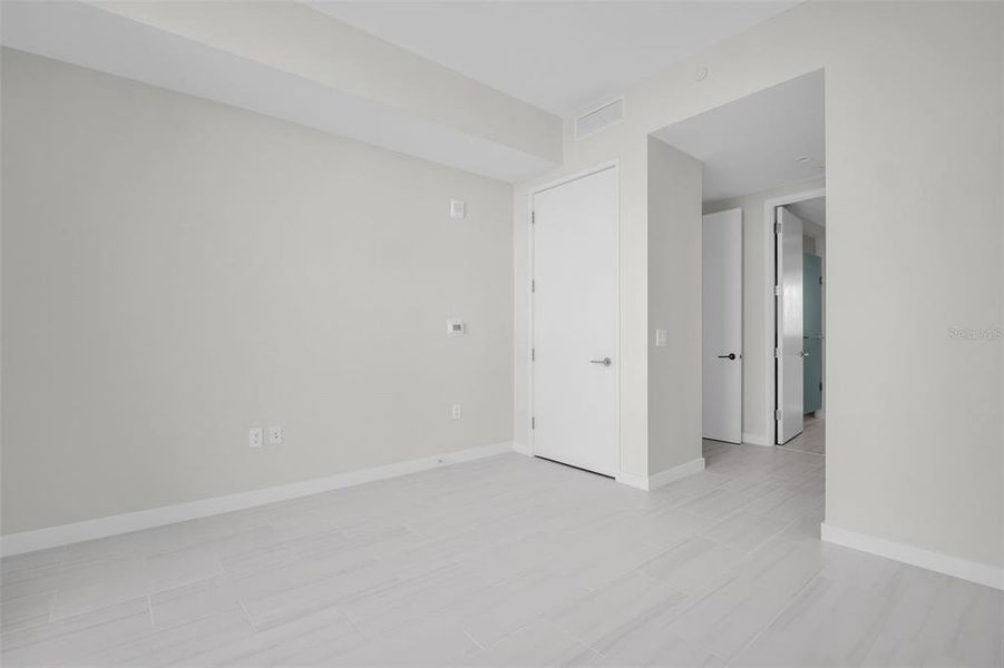 Spacious, unfurnished interior of a new home in , St. Petersburg (Image 71).