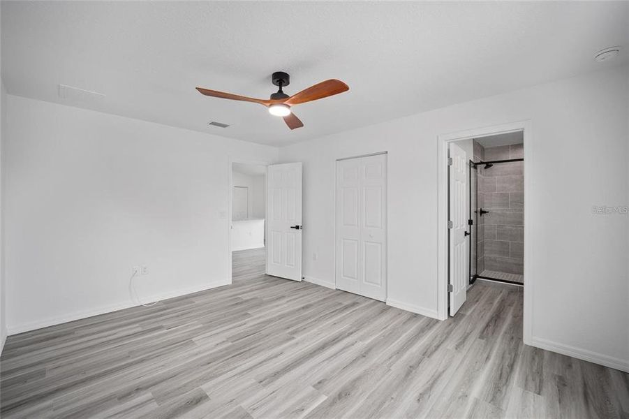 Spacious, unfurnished interior of a new home in , Ocala (Image 10).