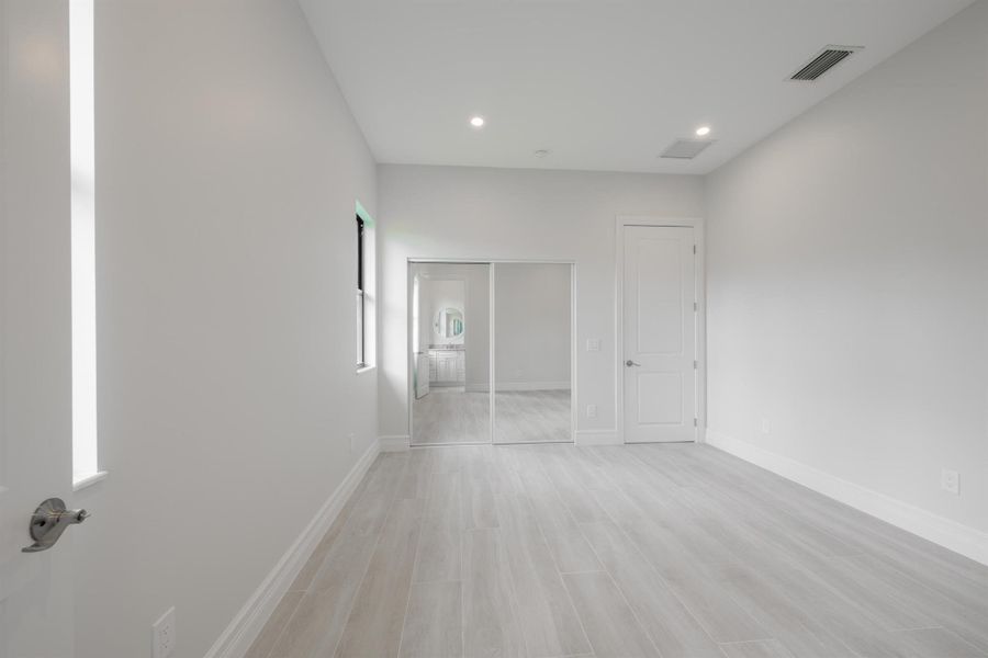 Spacious, unfurnished interior of a new home in , Stuart (Image 44).