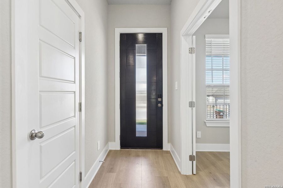 Spacious, unfurnished interior of a new home in Royal Crest, San Antonio (Image 36).