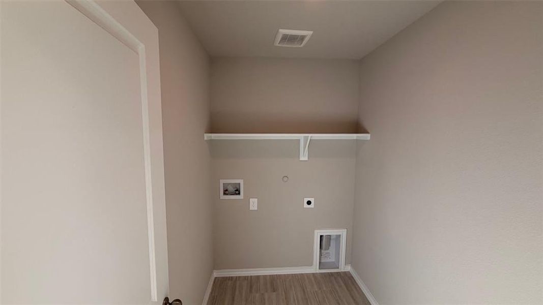 Spacious, unfurnished interior of a new home in Rosewood at Beltmill, Fort Worth (Image 8).