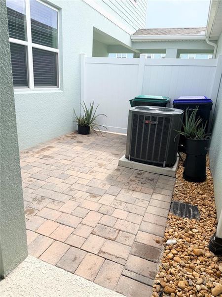 Exterior details and patio area of a home in , Winter Garden (Image 22).