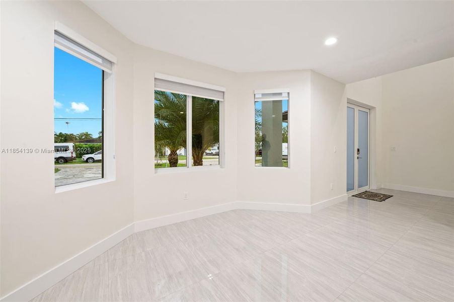 Spacious, unfurnished interior of a new home in , Miami Springs (Image 18).