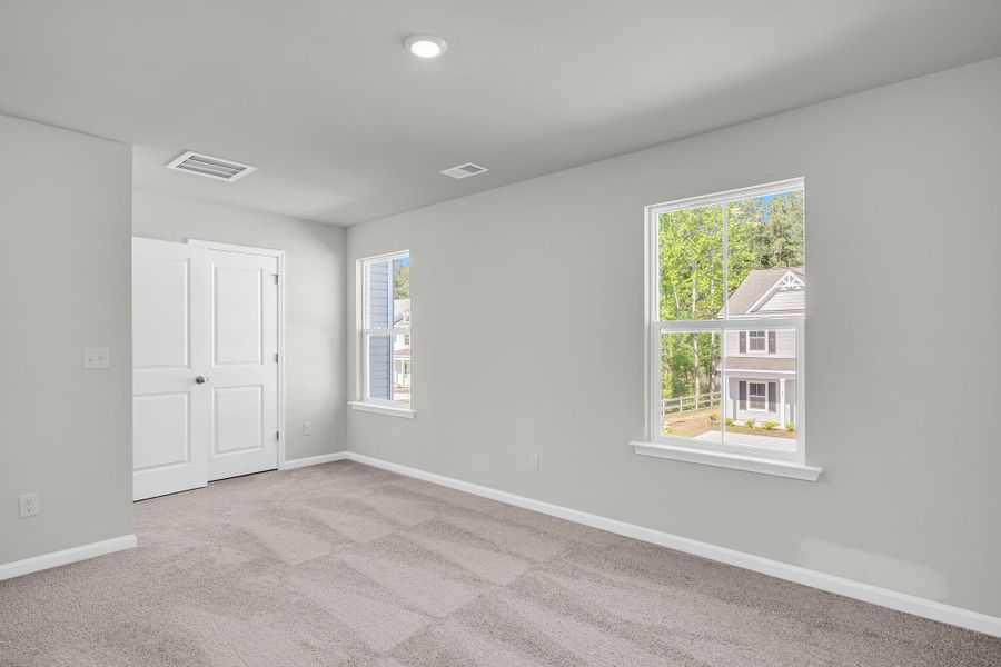 Spacious, unfurnished interior of a new home in Lakeview Commons, Goose Creek (Image 34).