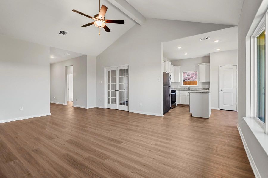 Spacious, unfurnished interior of a new home in Freeman Ranch, Katy (Image 16).