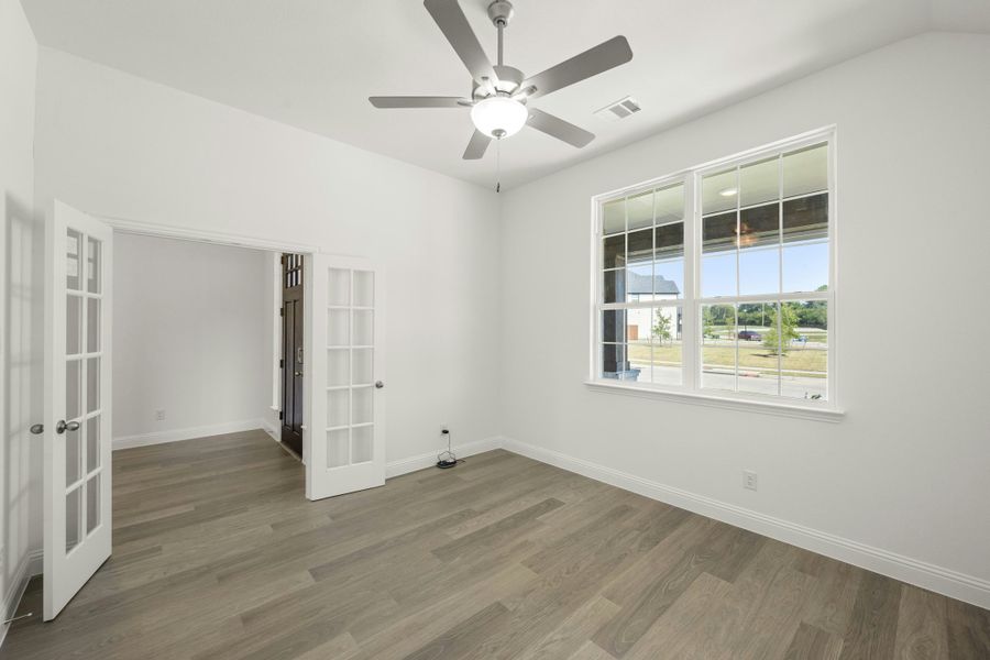 Spacious, unfurnished interior of a new home in Kentsdale Farms, DeSoto (Image 14). Spacious, unfurnished interior of a new home in Kentsdale Farms, DeSoto (Image 14).