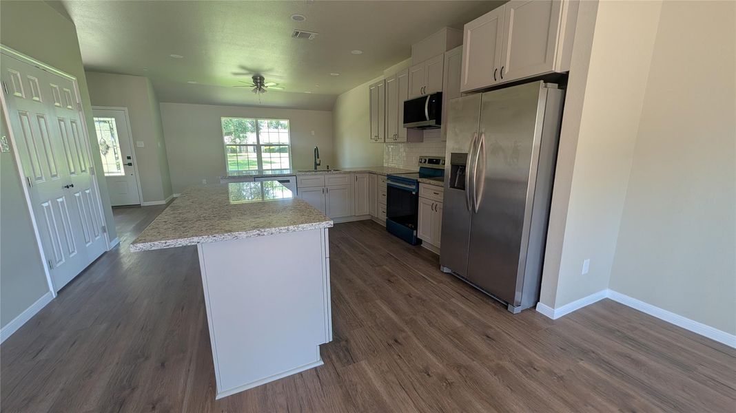 Spacious, unfurnished interior of a new home in , Houston (Image 14).