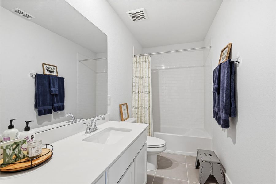 Furnished interior view inside a new home in Sunfield, Buda (Image 27).