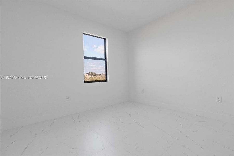 Spacious, unfurnished interior of a new home in , Lehigh Acres (Image 14).