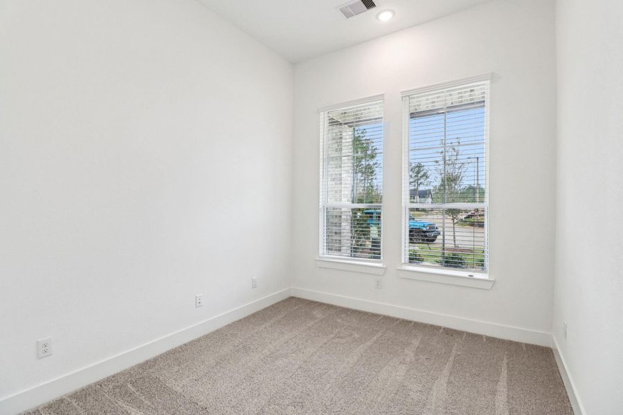 Spacious, unfurnished interior of a new home in Kresston, Montgomery (Image 17).