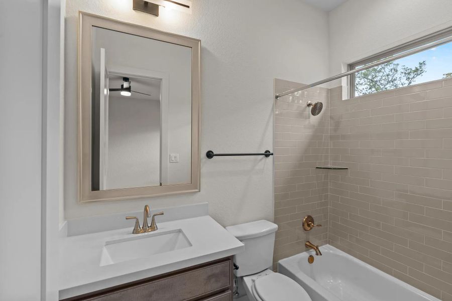 Hereford B full bath