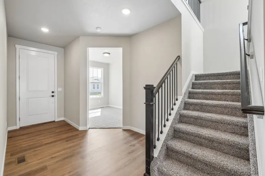 Spacious, unfurnished interior of a new home in Aspen Ranch, Fountain (Image 17).