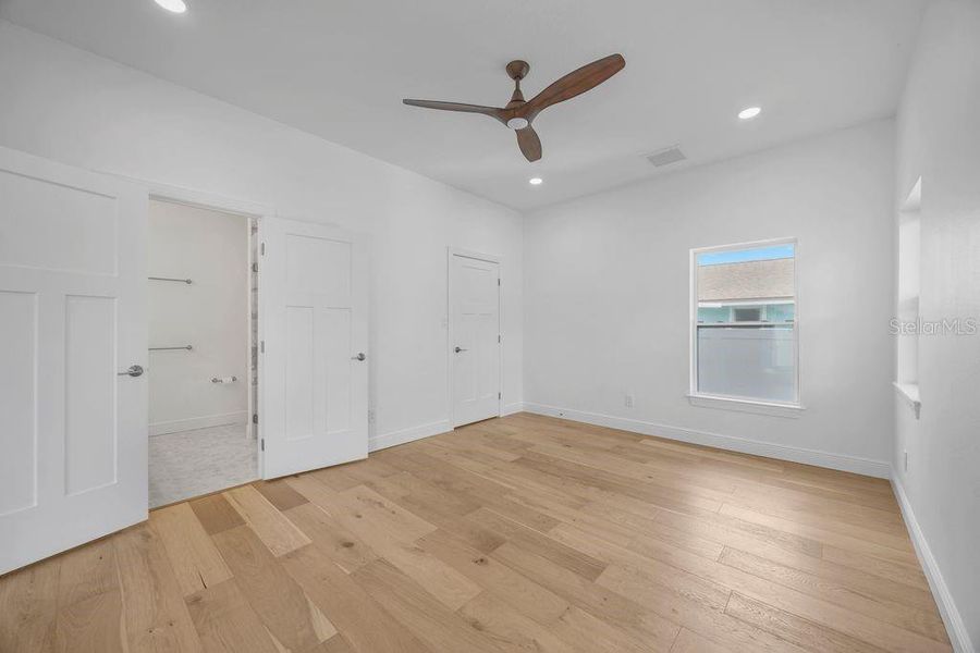 Master bedroom Master bedroom