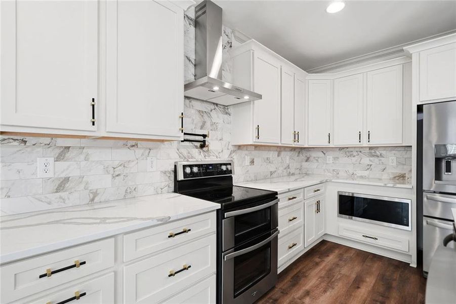 Furnished interior view inside a new home in , Dawsonville (Image 8).