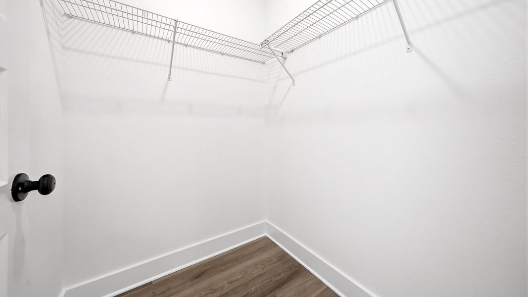 Spacious, unfurnished interior of a new home in Colonial East, Panama City Beach (Image 20).