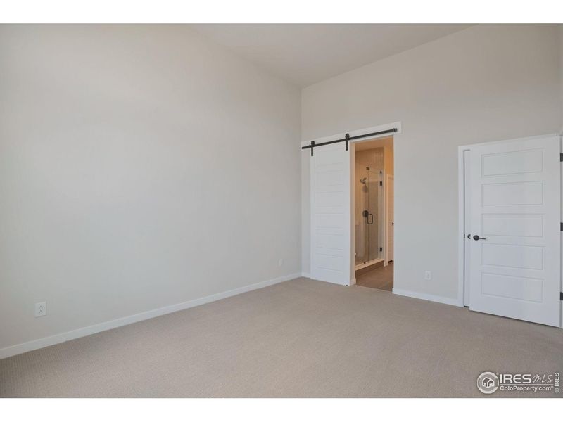 Spacious, unfurnished interior of a new home in , Superior (Image 15).