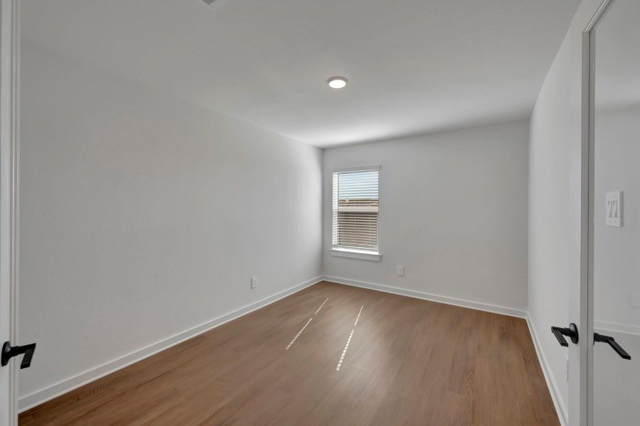 Spacious, unfurnished interior of a new home in Sorella, Tomball (Image 15).