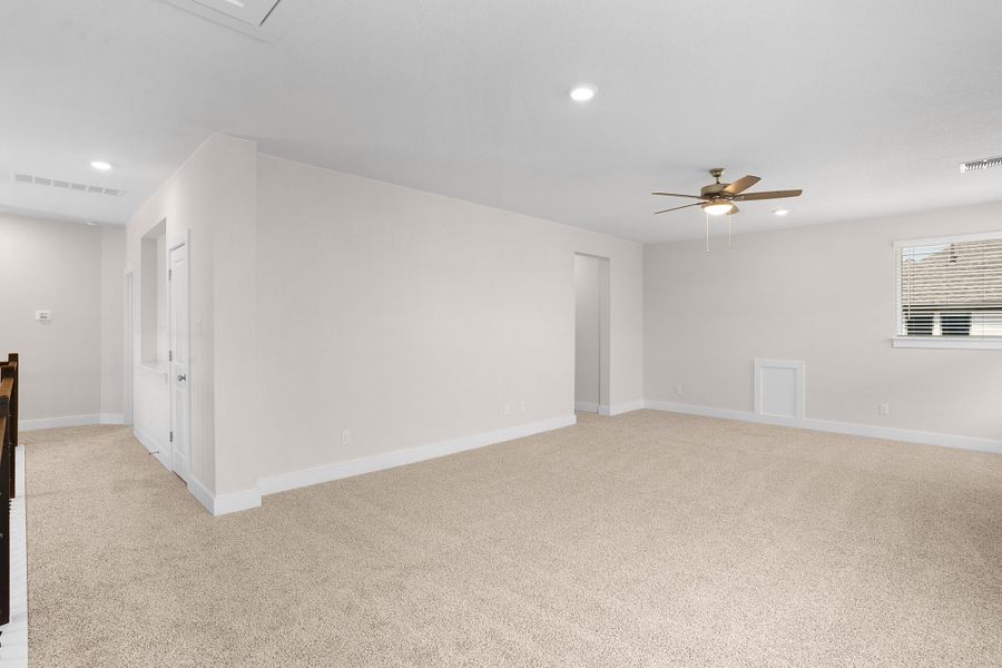 Spacious, unfurnished interior of a new home in Santa Rita Ranch, Liberty Hill (Image 34).