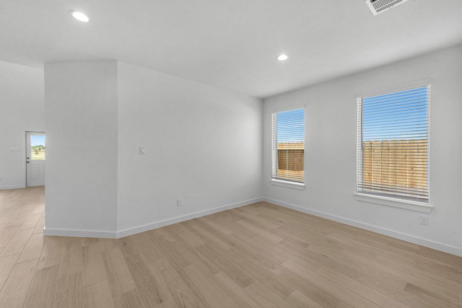 Spacious, unfurnished interior of a new home in Grand Mason Crossing, Katy (Image 23).