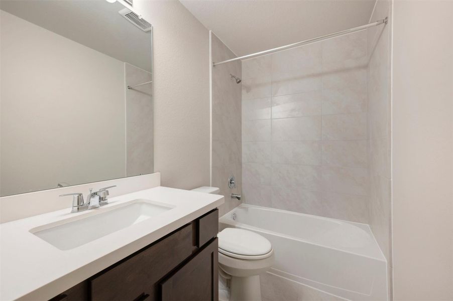 Hall bath (*Photo not of actual home and used for illustration purposes only.)