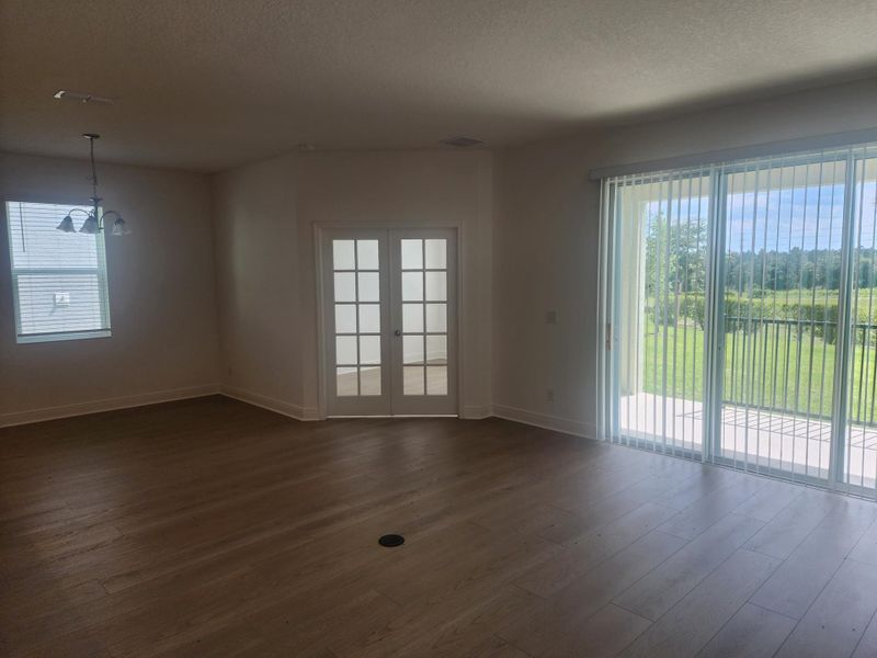 Spacious, unfurnished interior of a new home in Ridgeview, Clermont (Image 4).
