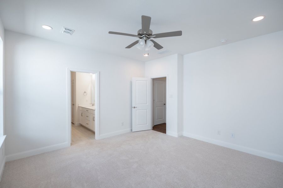 Spacious, unfurnished interior of a new home in Treeline, Justin (Image 17).