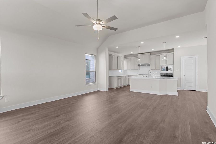 Spacious, unfurnished interior of a new home in Nopal Valley, San Antonio (Image 30).