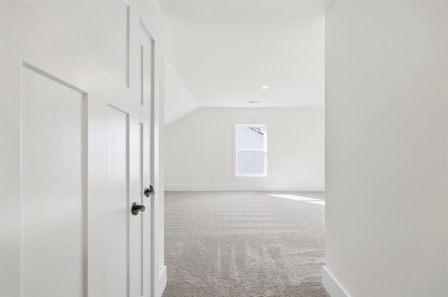 Spacious, unfurnished interior of a new home in Oak Hollow, Longs (Image 23).