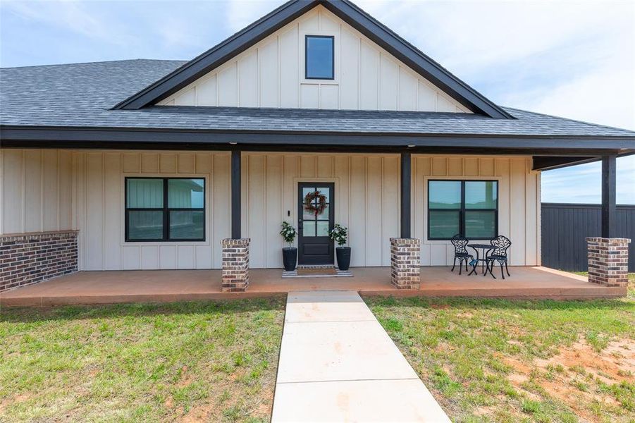 Exterior details and patio area of a home in , Tuscola (Image 3).