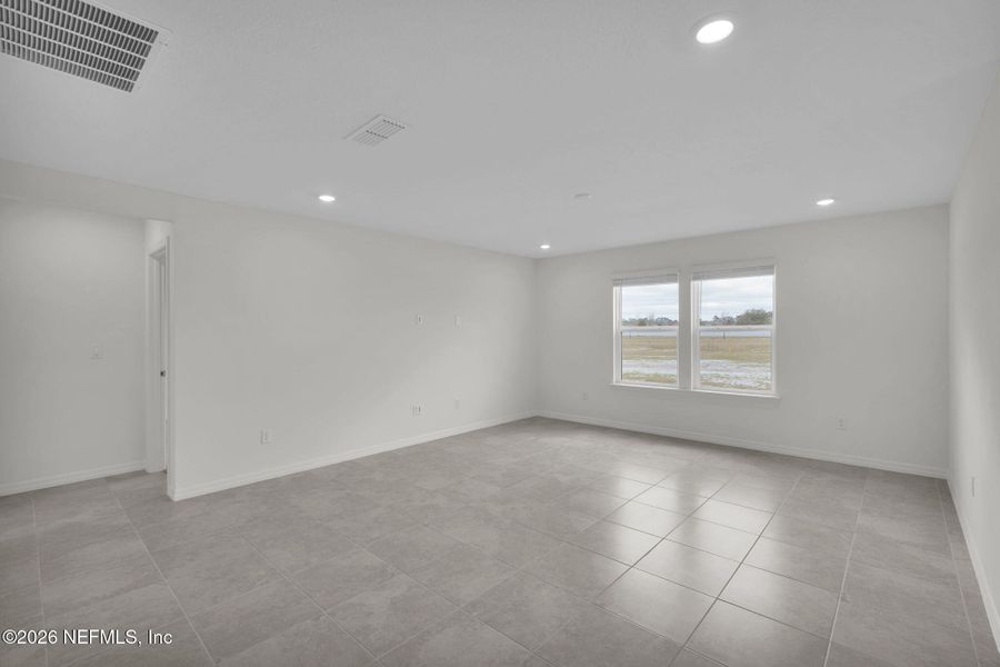 Spacious, unfurnished interior of a new home in Wells Landing, Jacksonville (Image 16).