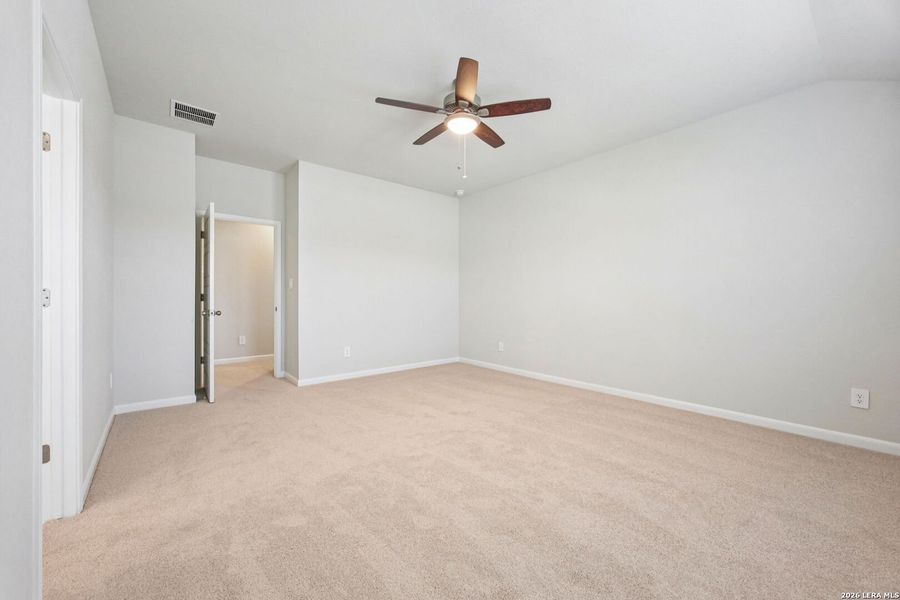 Spacious, unfurnished interior of a new home in Arcadia Ridge - Premier Series, San Antonio (Image 22).