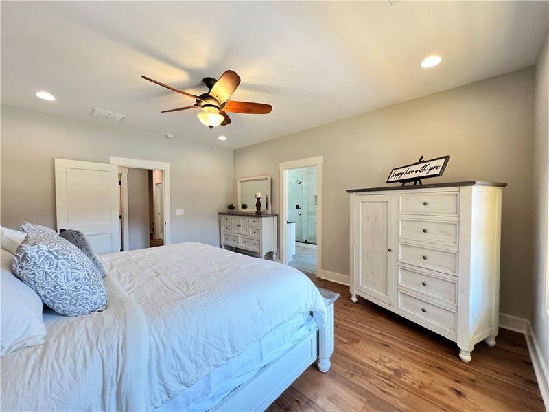 Furnished interior view inside a new home in , Conyers (Image 8).
