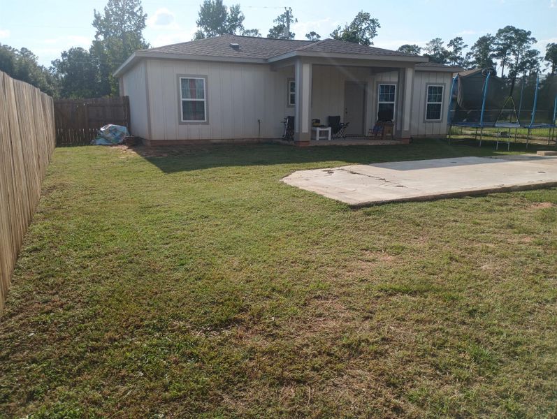 Exterior details and patio area of a home in , Onalaska (Image 15).