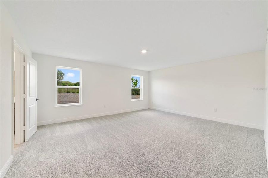 Spacious, unfurnished interior of a new home in Vintner Reserve, Clermont (Image 26).