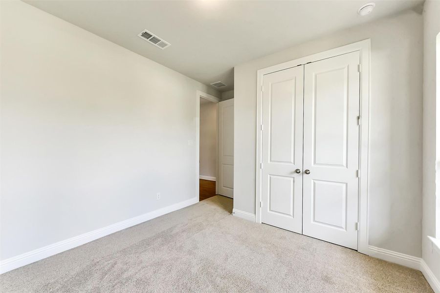 Spacious, unfurnished interior of a new home in Evergreen 50', Conroe (Image 17).