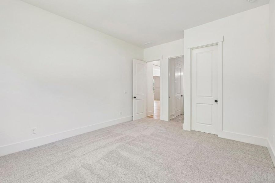 Spacious, unfurnished interior of a new home in White Post on Lake Lanier, Gainesville (Image 39).